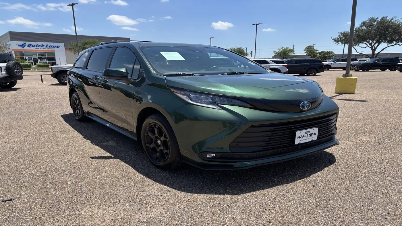 2025 Toyota Sienna Woodland Edition