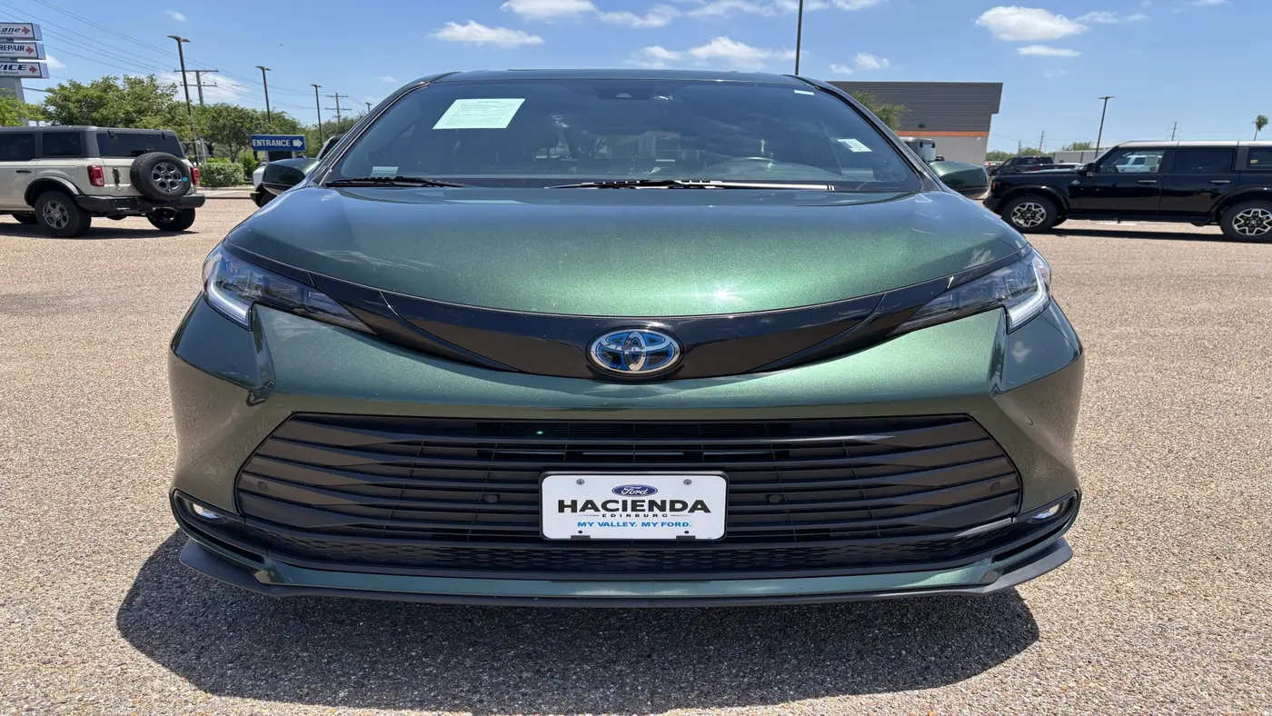 2025 Toyota Sienna Woodland Edition
