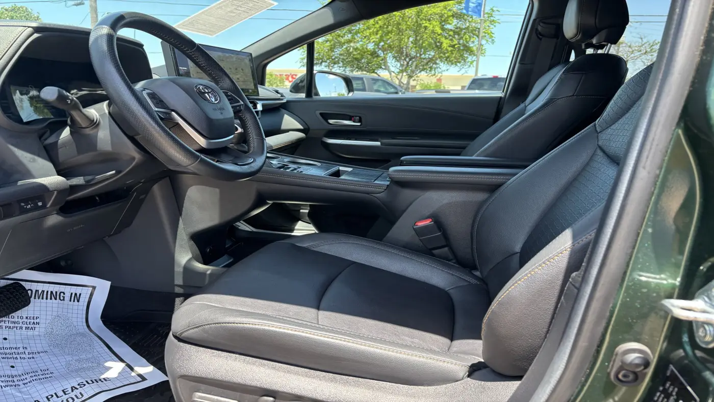 2025 Toyota Sienna Woodland Edition
