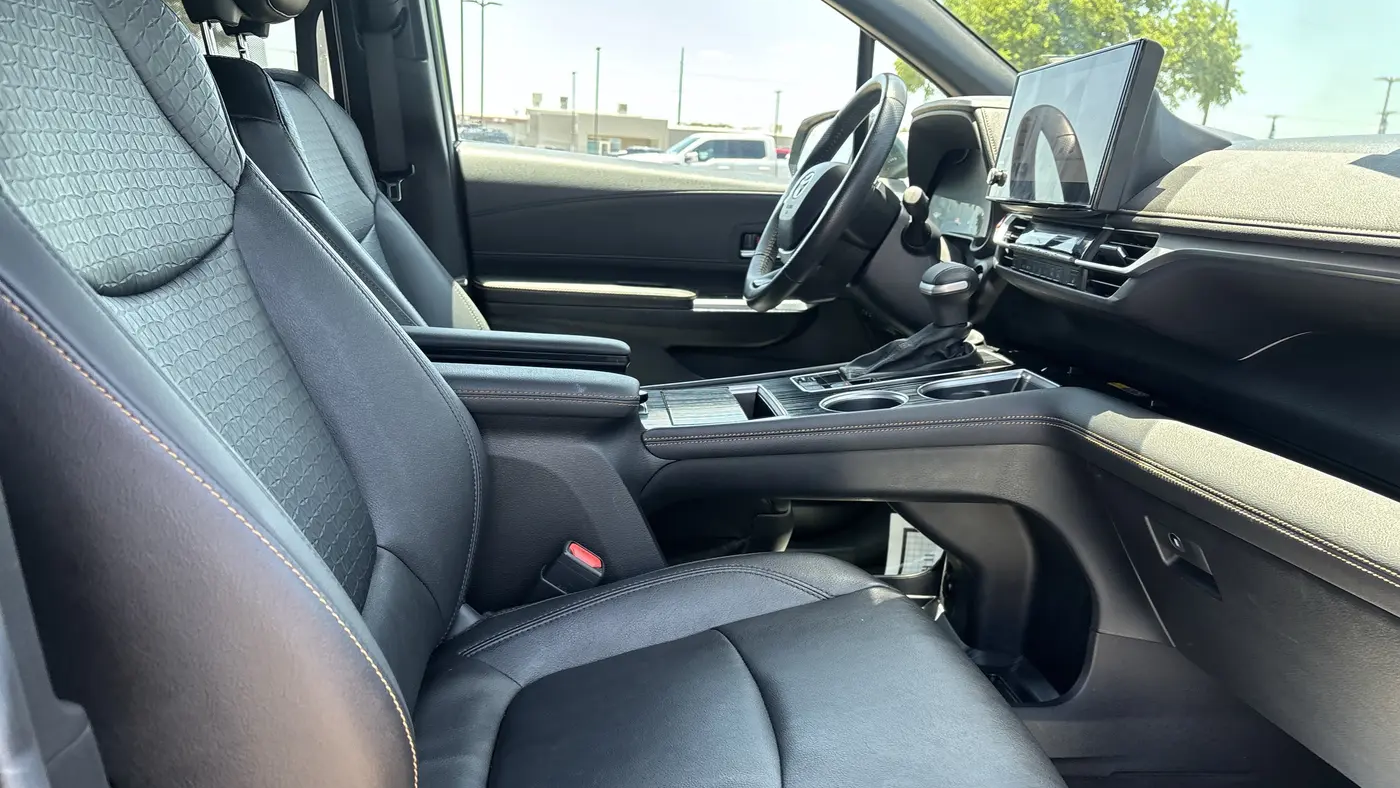 2025 Toyota Sienna Woodland Edition
