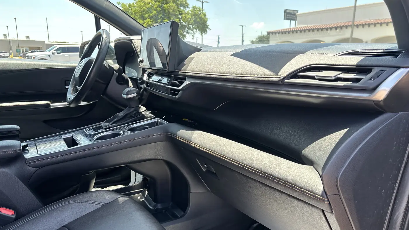 2025 Toyota Sienna Woodland Edition
