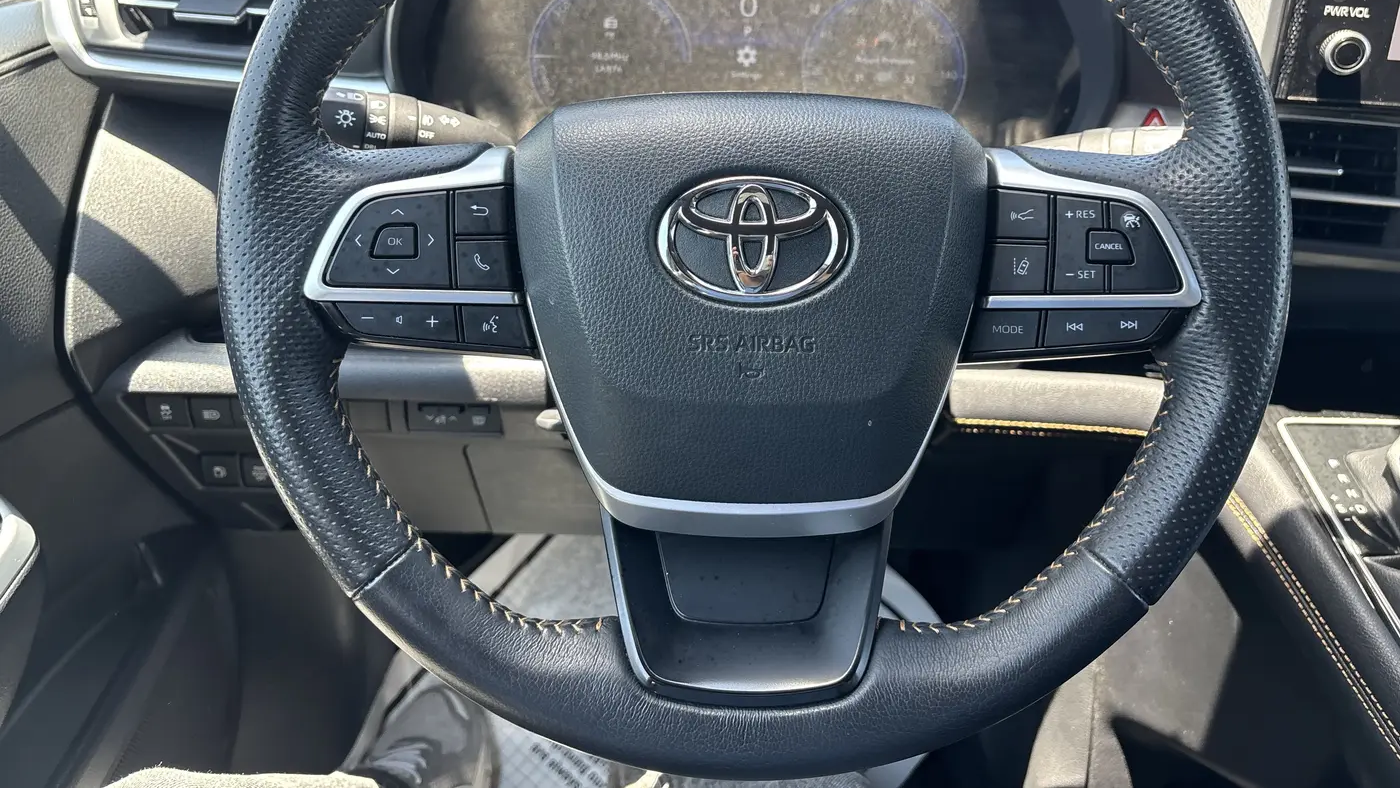 2025 Toyota Sienna Woodland Edition