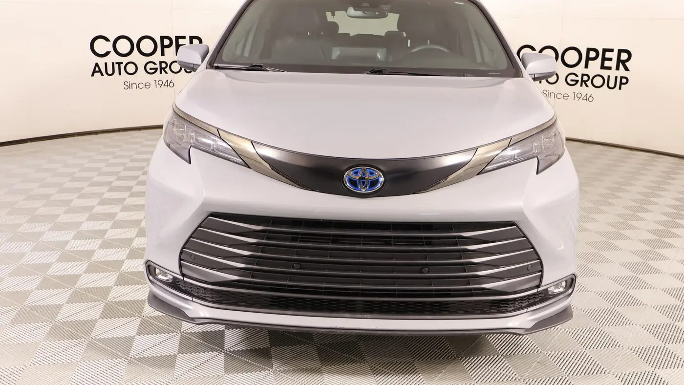 2024 Toyota Sienna Woodland Edition