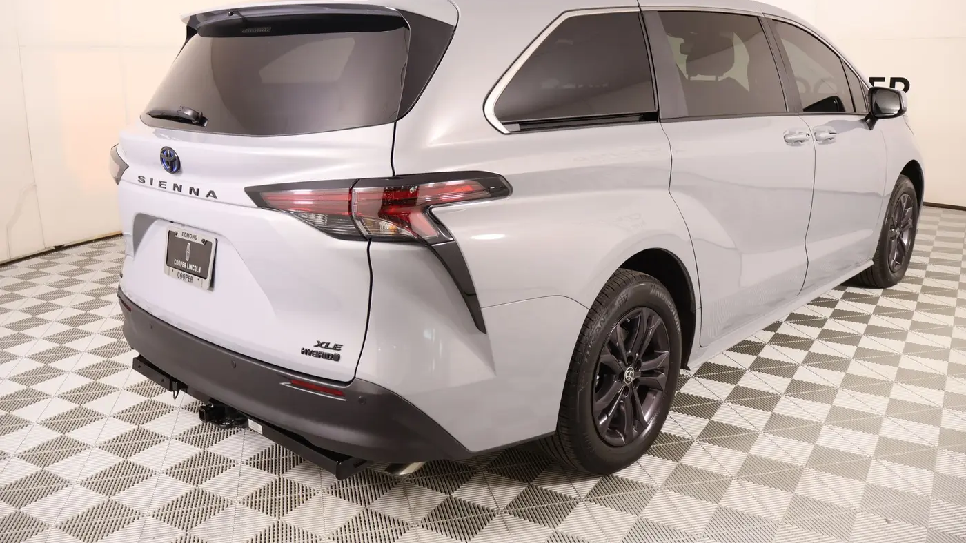 2024 Toyota Sienna Woodland Edition
