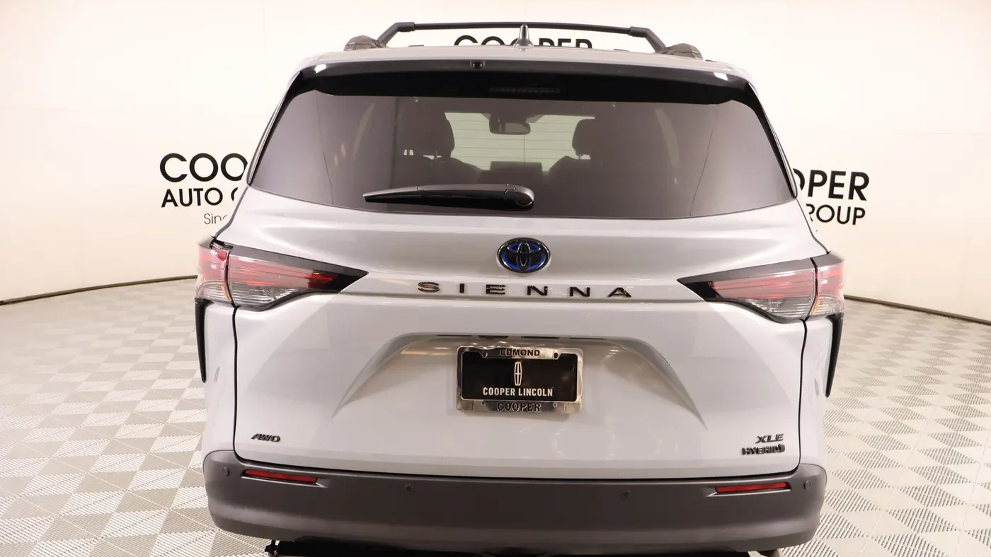 2024 Toyota Sienna Woodland Edition