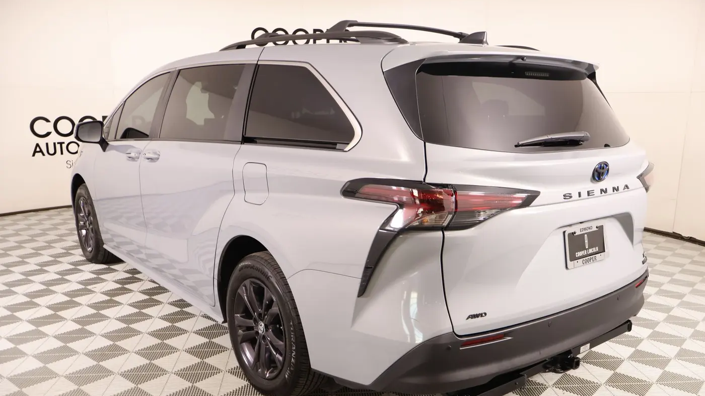 2024 Toyota Sienna Woodland Edition