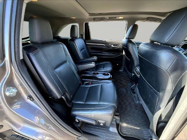 2016 Toyota Highlander - $17,999