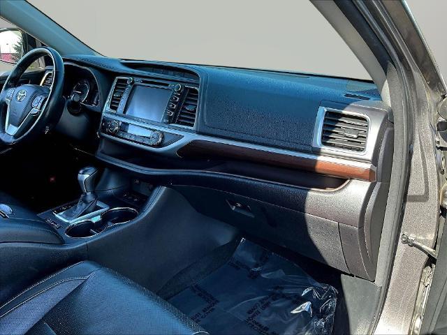 2016 Toyota Highlander - $17,999