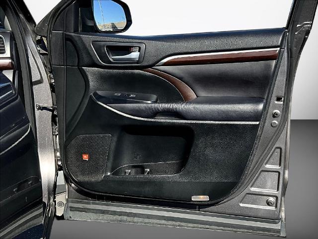 2016 Toyota Highlander - $17,999