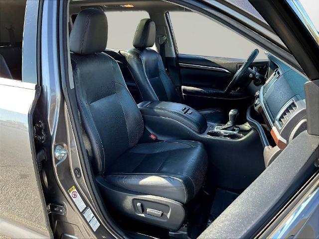 2016 Toyota Highlander - $17,999