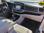 2015 Highlander Hybrid Thumbnail 32