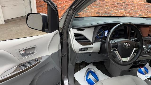 2015 Toyota Sienna XLE 7-Passenger