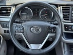 2016 Highlander Thumbnail 17