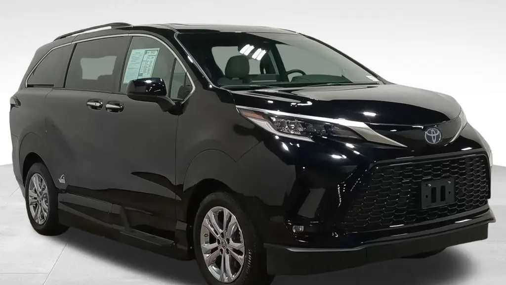Preowned 2023 Toyota Sienna XSE 7-Passenger for Sale