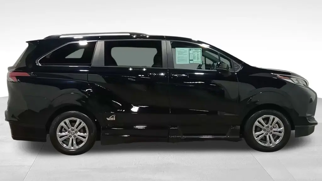2023 Toyota Sienna XSE 7-Passenger