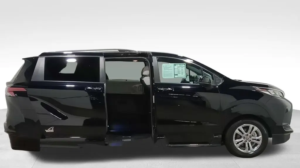 2023 Toyota Sienna XSE 7-Passenger