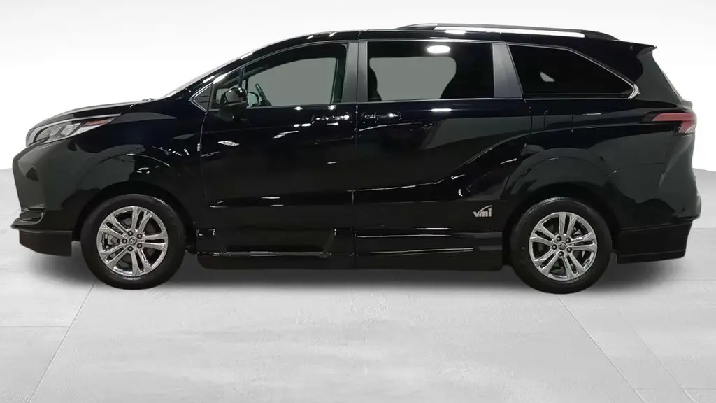 2023 Toyota Sienna XSE 7-Passenger