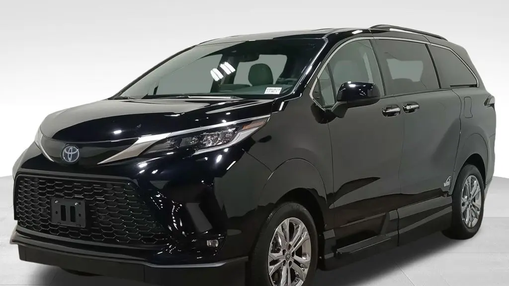 2023 Toyota Sienna XSE 7-Passenger