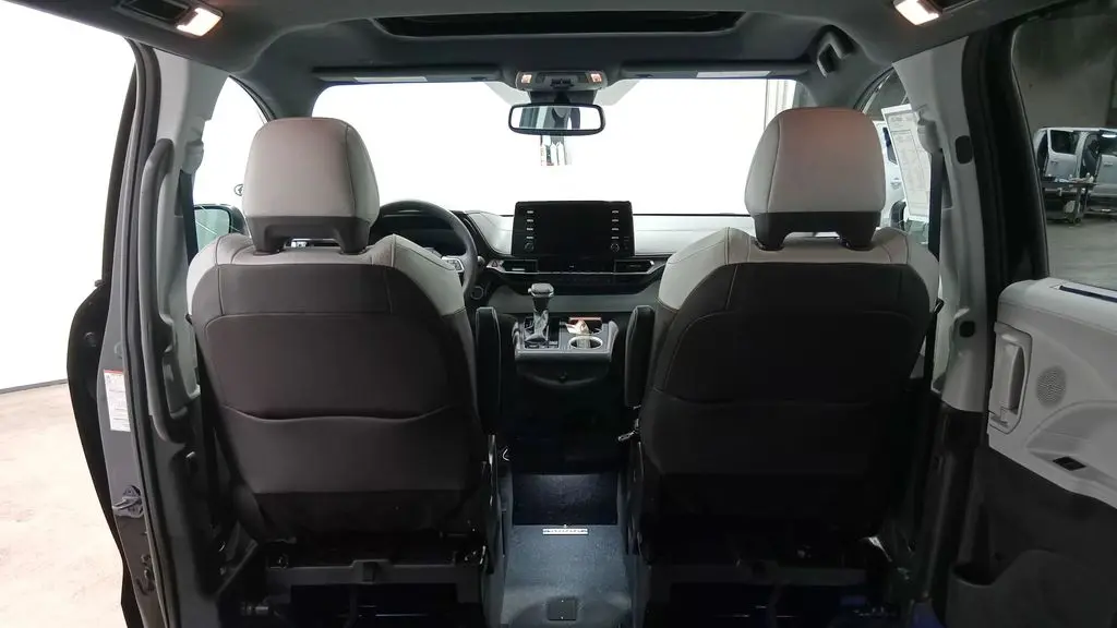2023 Toyota Sienna XSE 7-Passenger