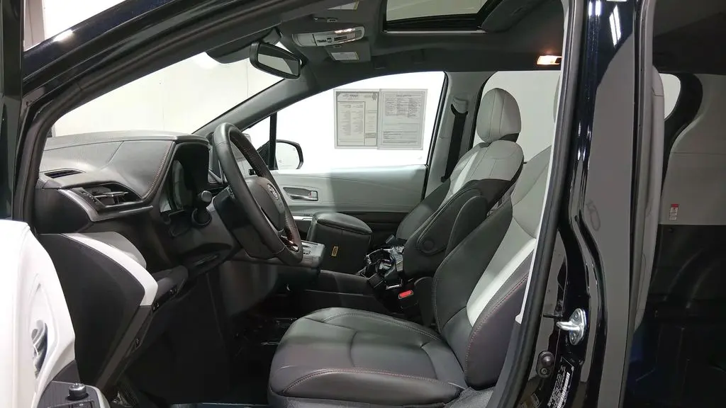 2023 Toyota Sienna XSE 7-Passenger