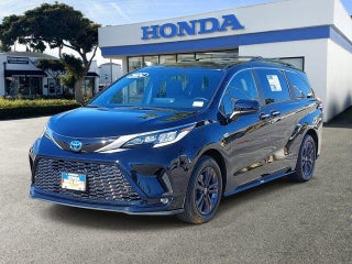 2024 Toyota Sienna with Midnight Black Metallic Exterior