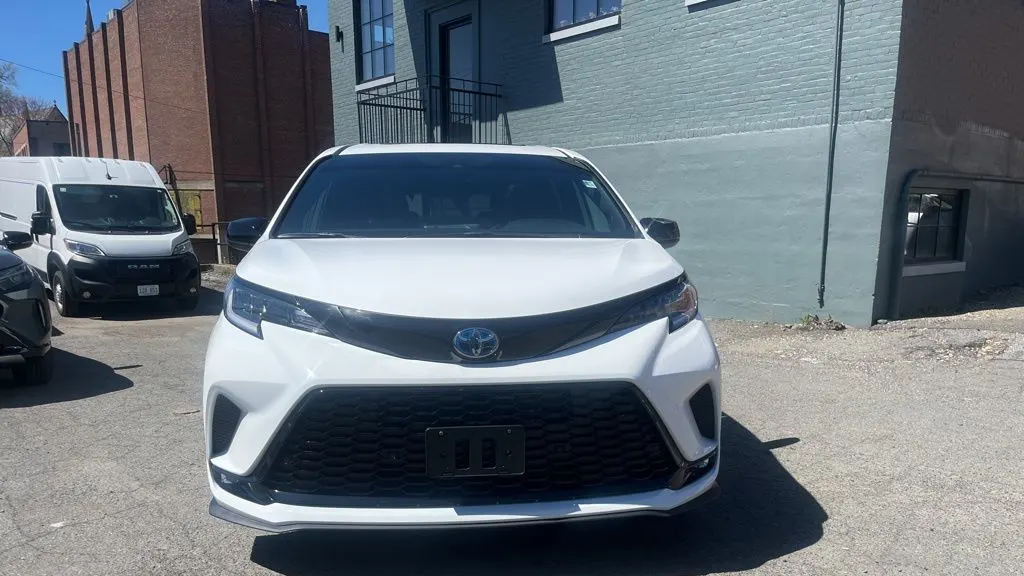 2025 Toyota Sienna XSE 7-Passenger