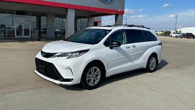 2023 Toyota Sienna XSE 7-Passenger