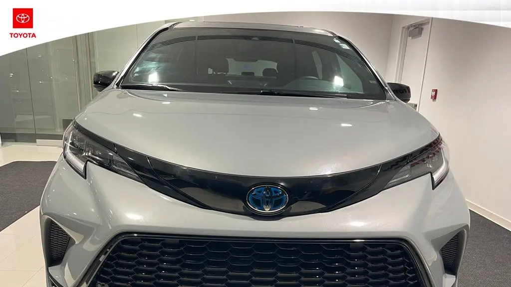 2025 Toyota Sienna XSE 7-Passenger