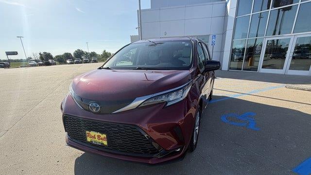 2021 Toyota Sienna XSE 7-Passenger
