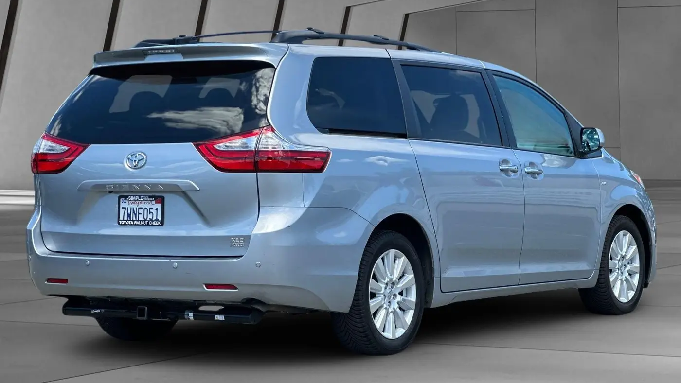 2017 Toyota Sienna XLE 7-Passenger