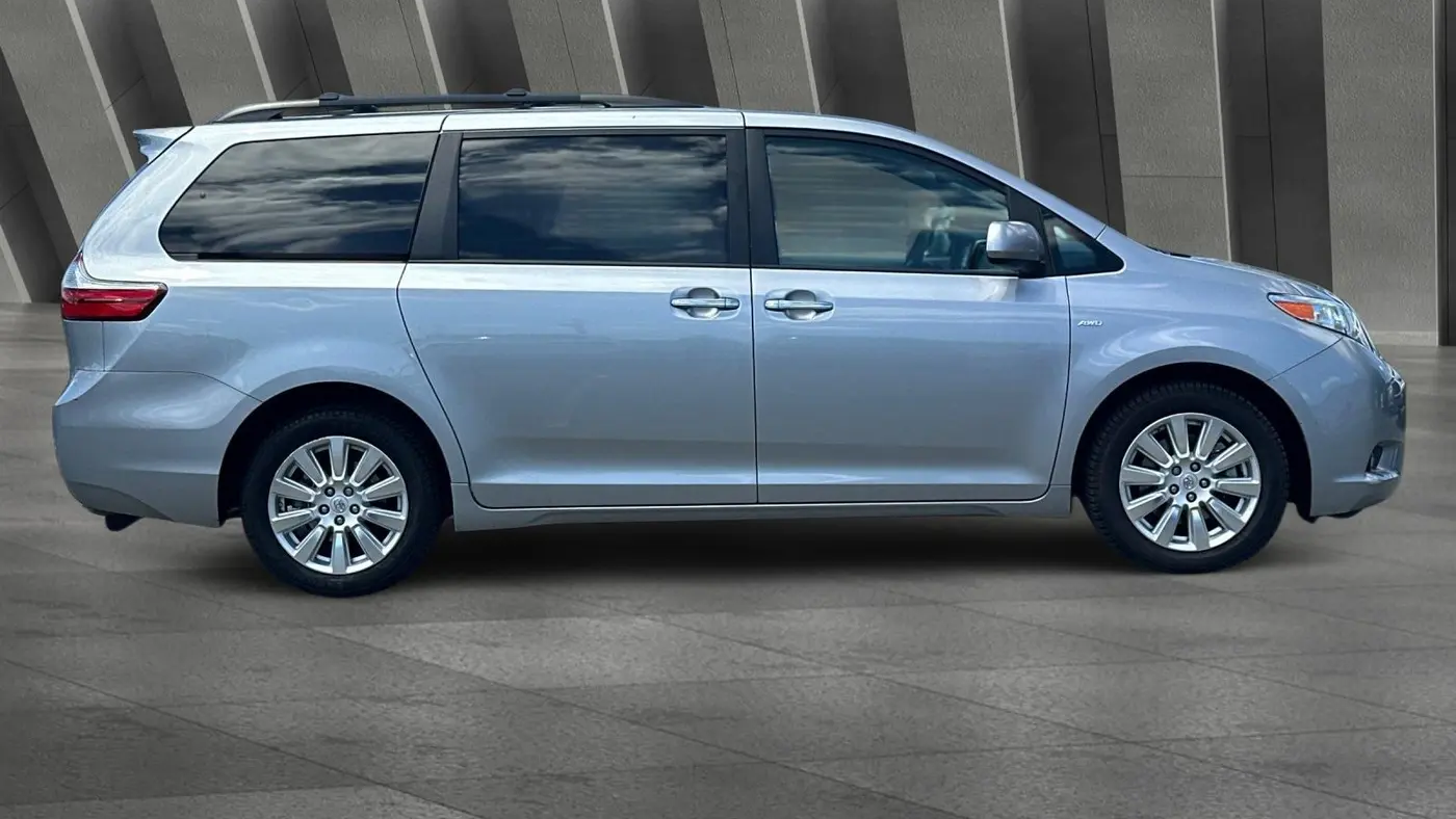2017 Toyota Sienna XLE 7-Passenger