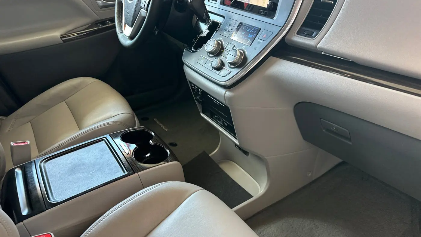 2017 Toyota Sienna XLE 7-Passenger