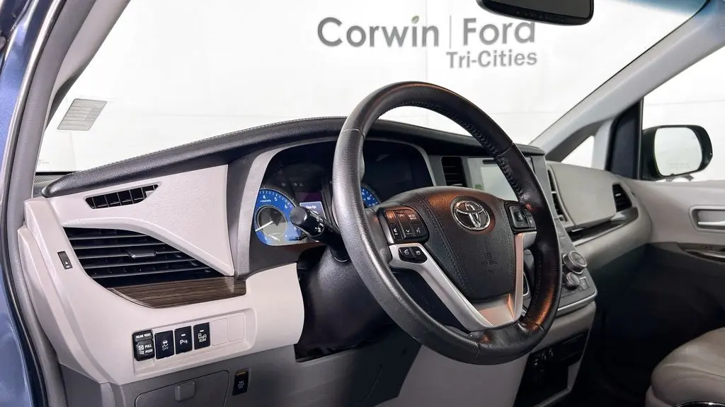 2017 Toyota Sienna XLE 7-Passenger