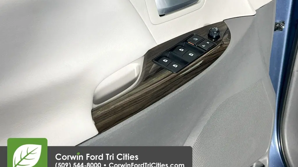 2017 Toyota Sienna XLE 7-Passenger
