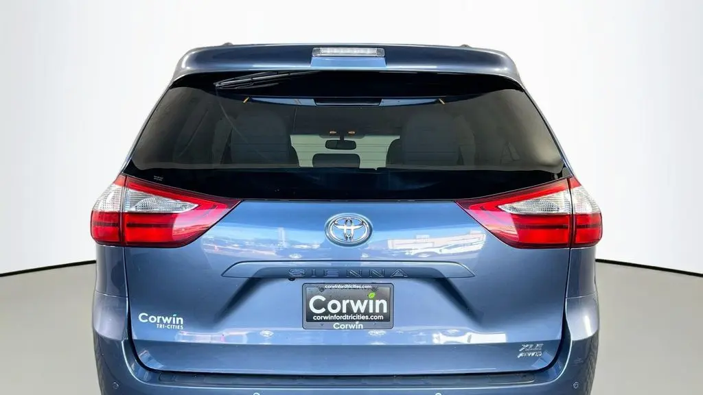 2017 Toyota Sienna XLE 7-Passenger