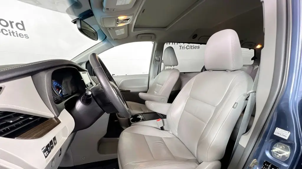 2017 Toyota Sienna XLE 7-Passenger