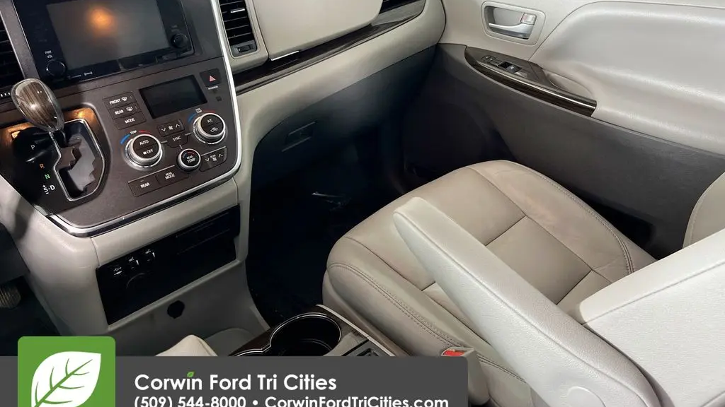 2017 Toyota Sienna XLE 7-Passenger