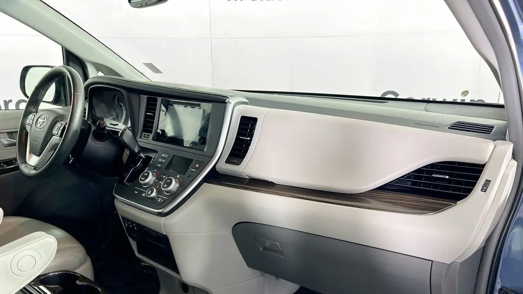 2017 Toyota Sienna XLE 7-Passenger