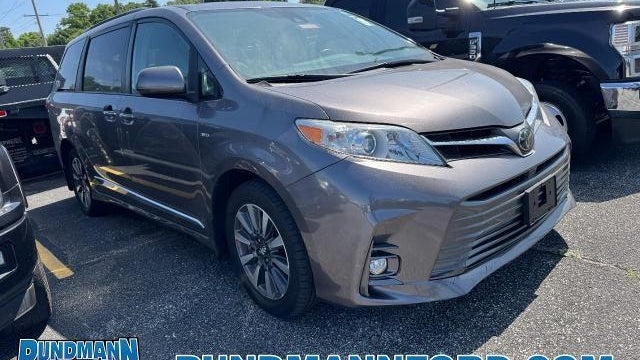 Preowned 2018 Toyota Sienna XLE 7-Passenger for Sale