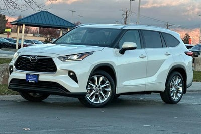Photo of a 2021 Toyota Highlander AWD Limited 4DR SUV for sale