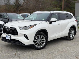 2021 Toyota Highlander with Blizzard Pearl Exterior