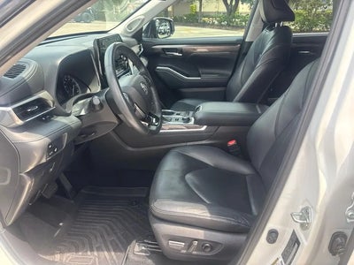 Photo of a 2021 Toyota Highlander AWD Limited 4DR SUV for sale