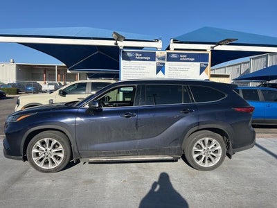 Photo of a 2022 Toyota Highlander AWD Limited 4DR SUV for sale