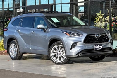Photo of a 2021 Toyota Highlander AWD Limited 4DR SUV for sale