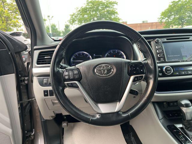 2017 Toyota Highlander - $23,300