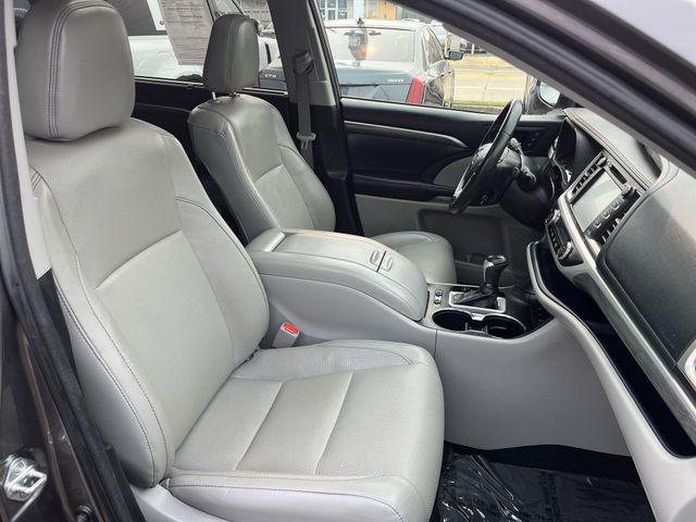 2017 Toyota Highlander - $23,300