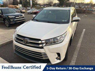 2018 Toyota Highlander with Blizzard Pearl Exterior
