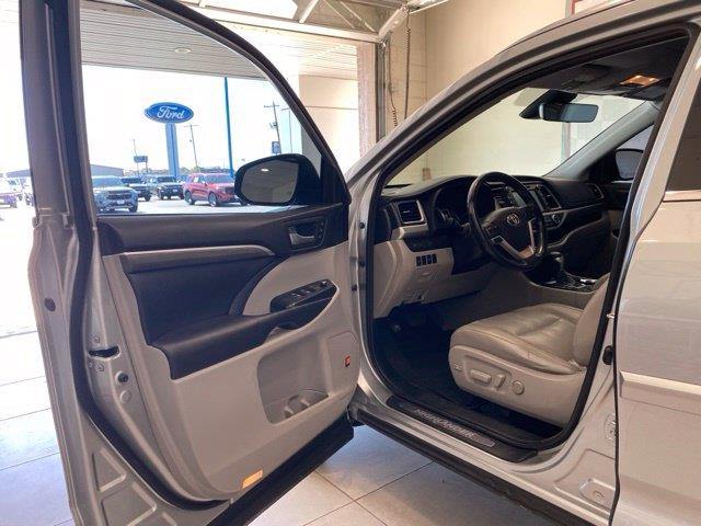 2018 Toyota Highlander - $22,920