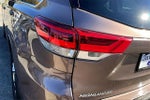 2017 Highlander Thumbnail 33
