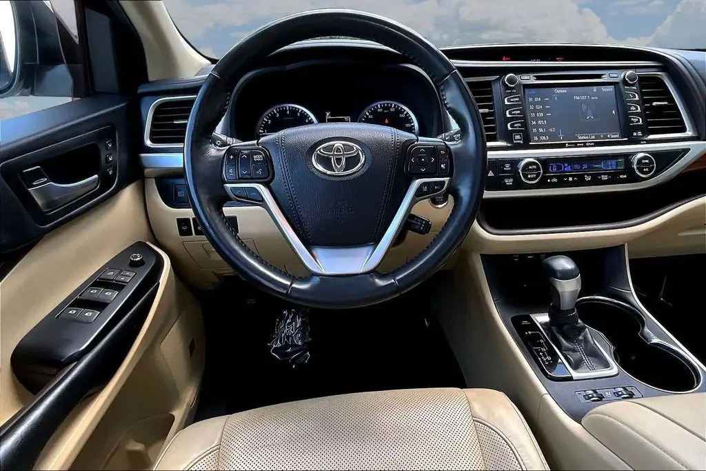 2019 Toyota Highlander - $26,998